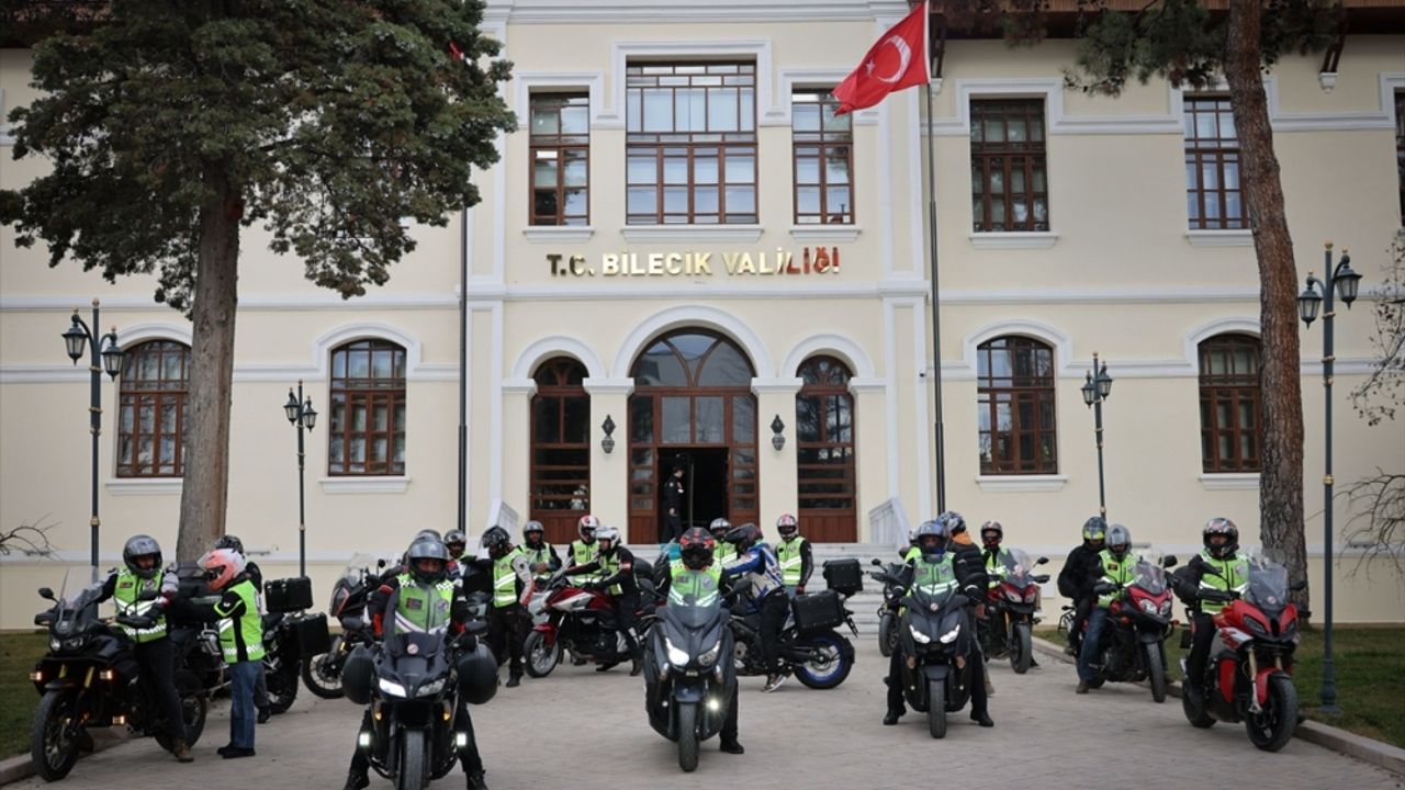 Bilecik Valisi Aygöl, Ertuğrul Gazi Türbesi'ni ziyaret için oluşturulan motosiklet konvoyuna katıldı