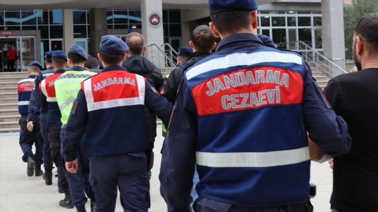 Edirne'de Yunanistan'a kaçmaya çalışan terör örgütlerine mensup 6 kişi yakalandı