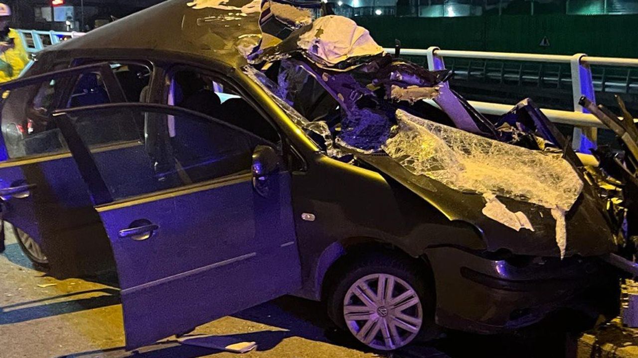 Kocaeli'de park halindeki tıra çarpan otomobildeki 2 kişi yaralandı