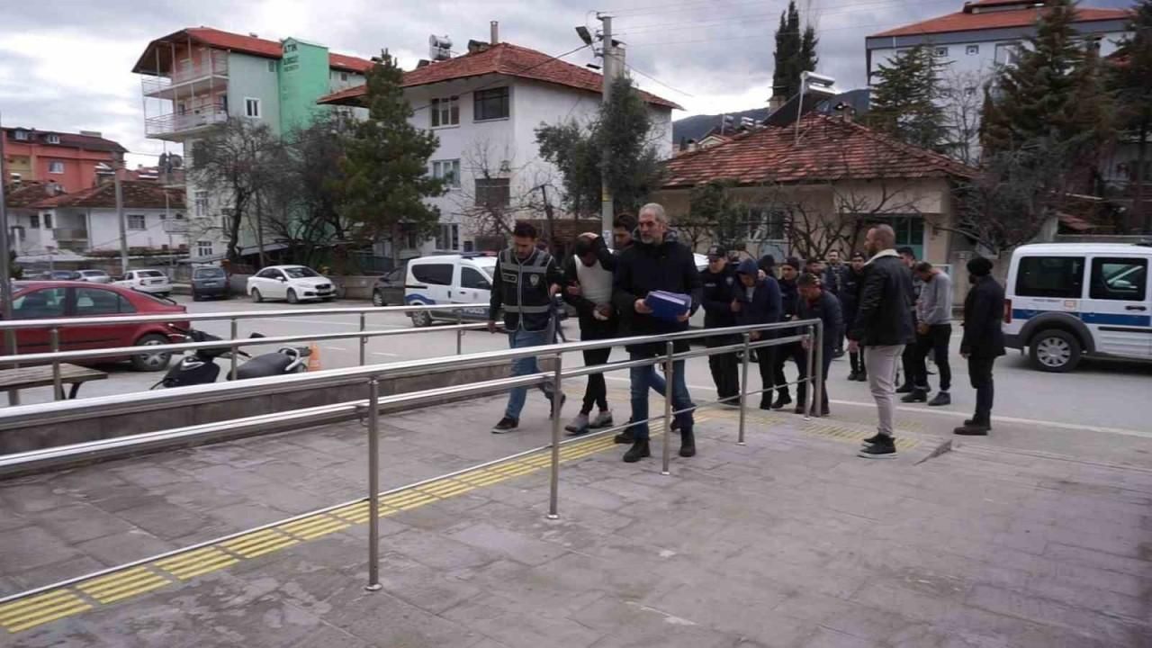 Burdur’da eski eş cinayetinde, katil zanlısı ve yardım eden 6 şahıs tutuklandı