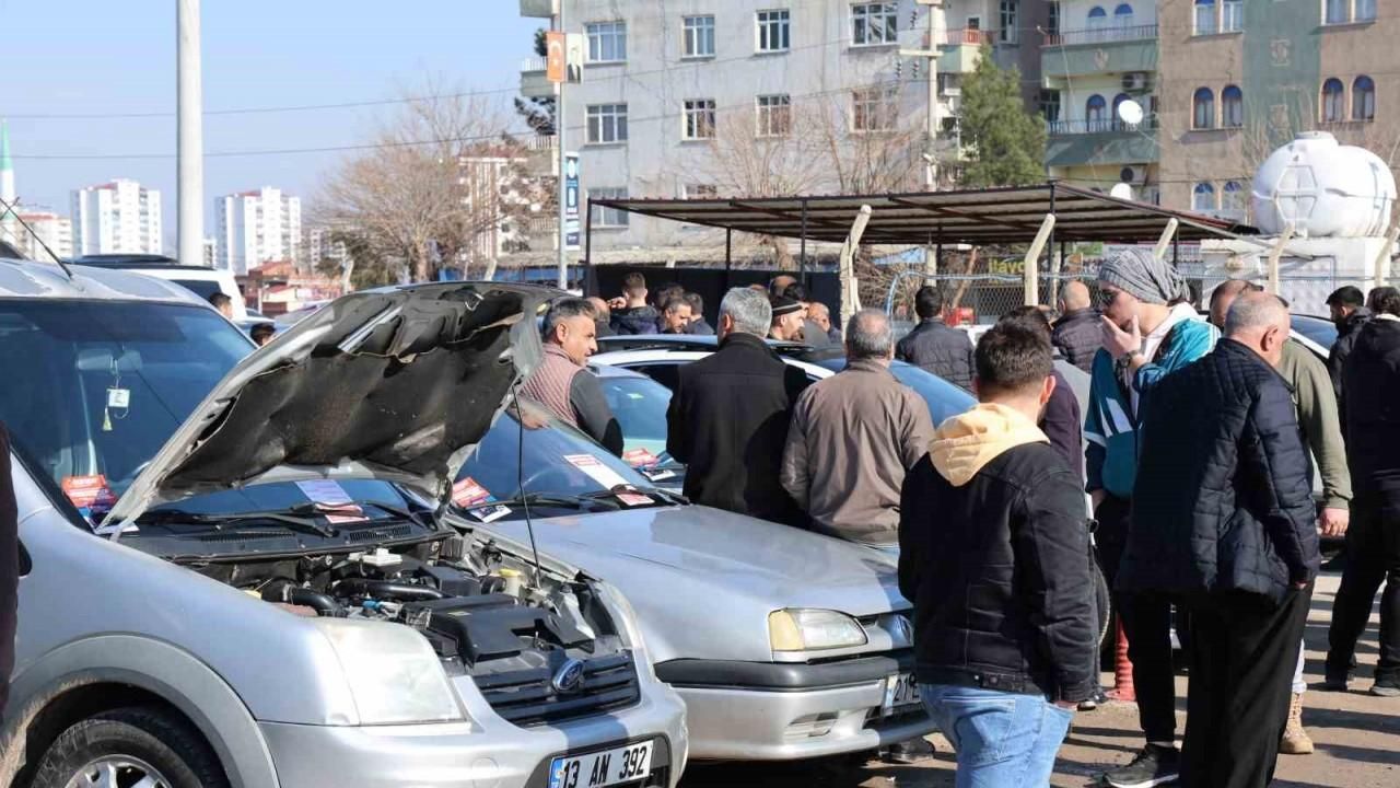 Diyarbakır açık oto pazarında hafta sonu yoğunluğu