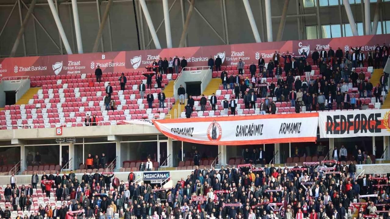 Sivassporlu taraftarlar Rizespor maçına ilgi göstermedi