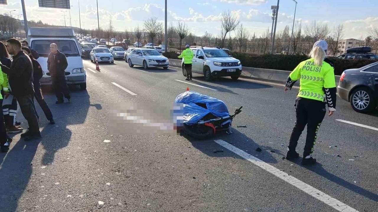 Traktöre çarpan motosiklet sürücüsü hayatını kaybetti