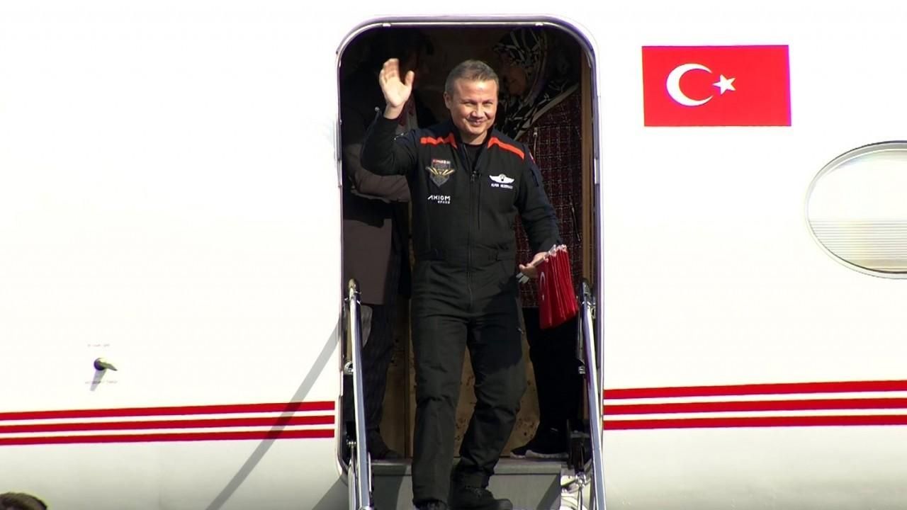 Uzay görevinden dönen ilk Türk Astronot Alper Gezeravcı Ankara’ya iniş yaptı.