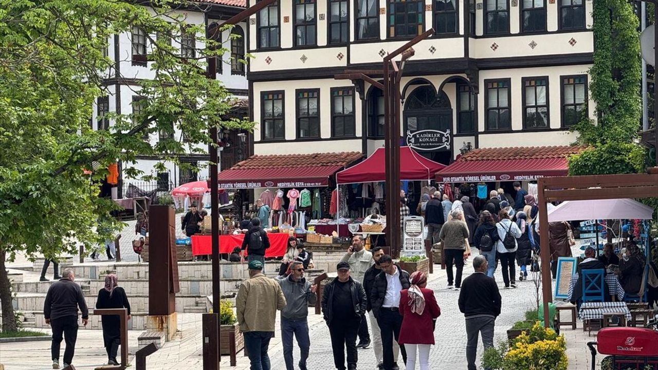 Bayram tatilinde Taraklı'yı tercih edenler tarihte yolculuk yaptı