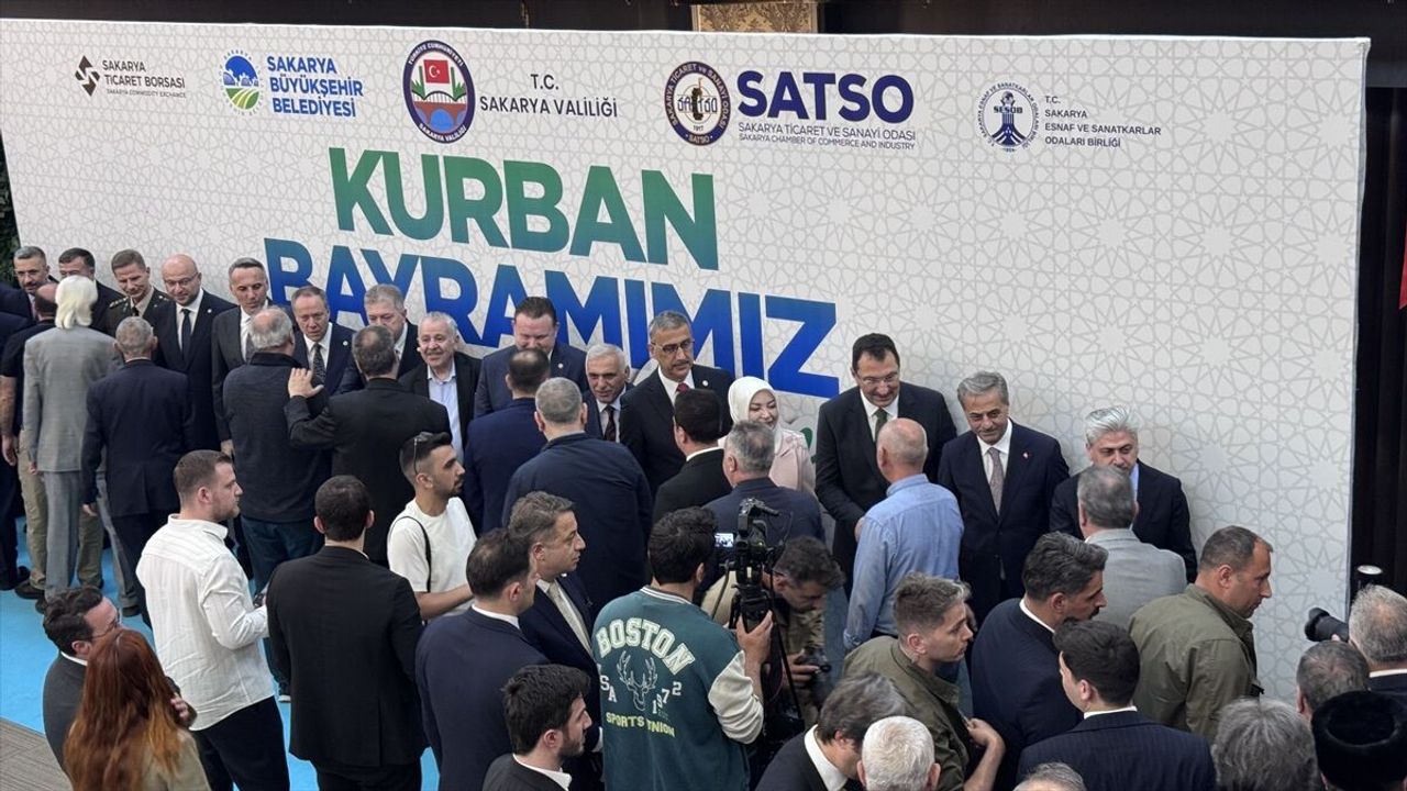 AK Parti Genel Başkan Yardımcısı Yavuz ve KEFEK Başkanı Erdoğan Sakarya'da bayramlaştı