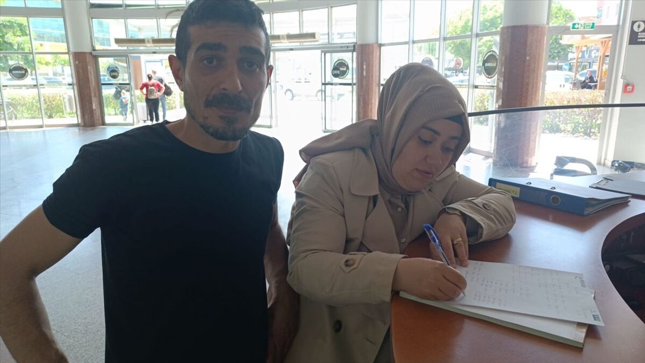 Bursa'da terminalde unutulan altın dolu çanta sahiplerine ulaştırıldı