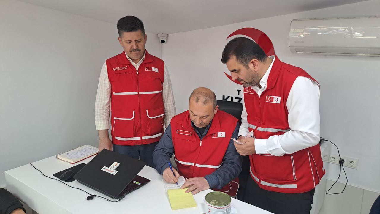Sakarya'da özel gereksinimli bireyler Türk Kızılaya kurban bağışında bulundu