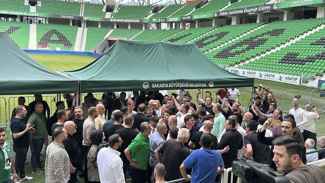 Sakaryaspor'un olağan genel kurulu 'gerginlik' nedeniyle ertelendi