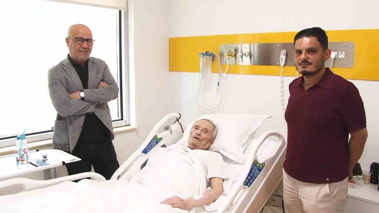 18 yıldır nakil kalbiyle yaşıyor: Üç bypasslı hastaya riskli pil operasyonu