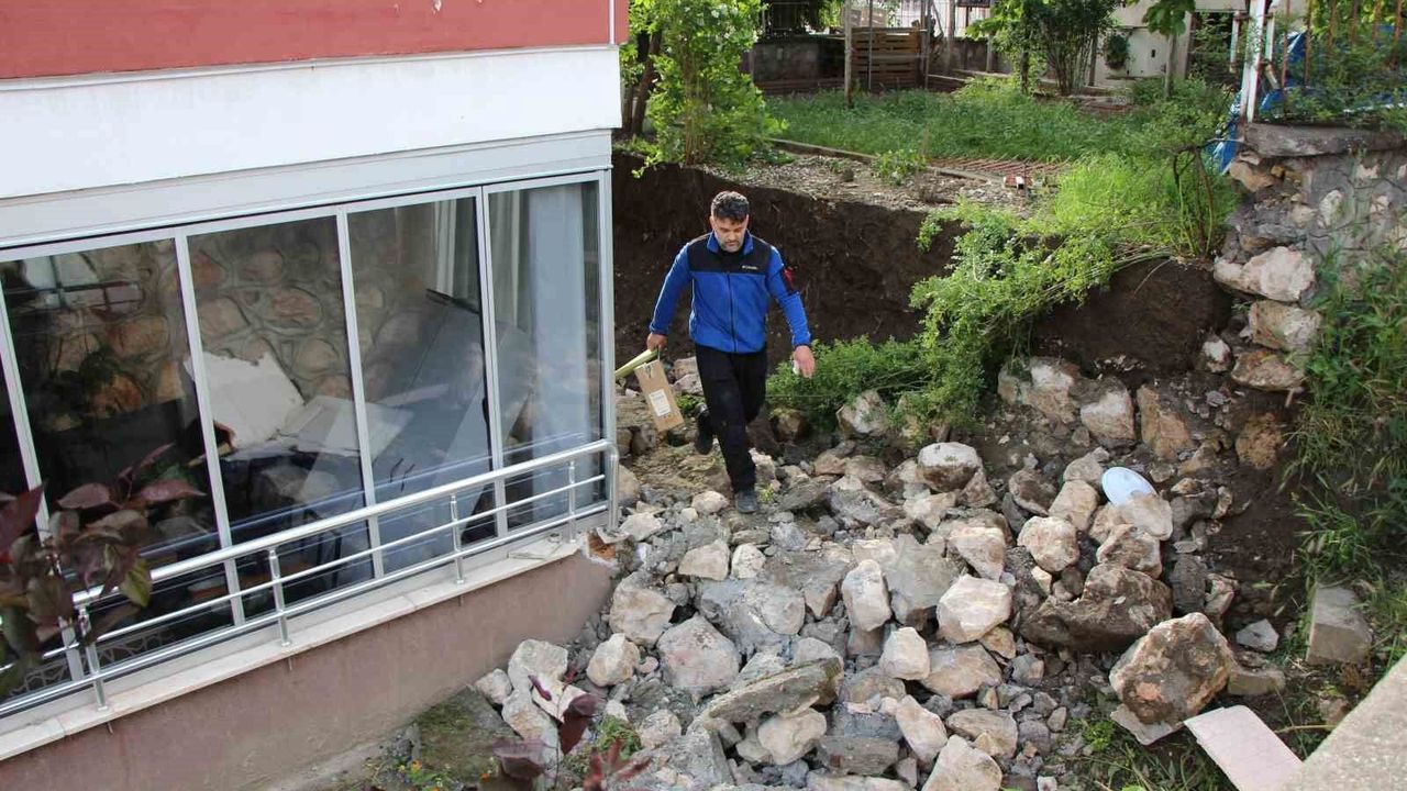 Amasya'da duvar yıkıldı, gürültüyü duyanlar deprem sandı