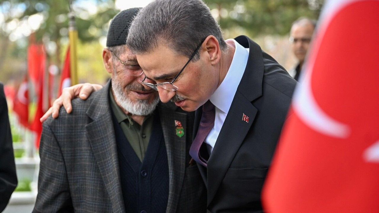 Arefe günü şehitlerin kabri ziyaret edildi