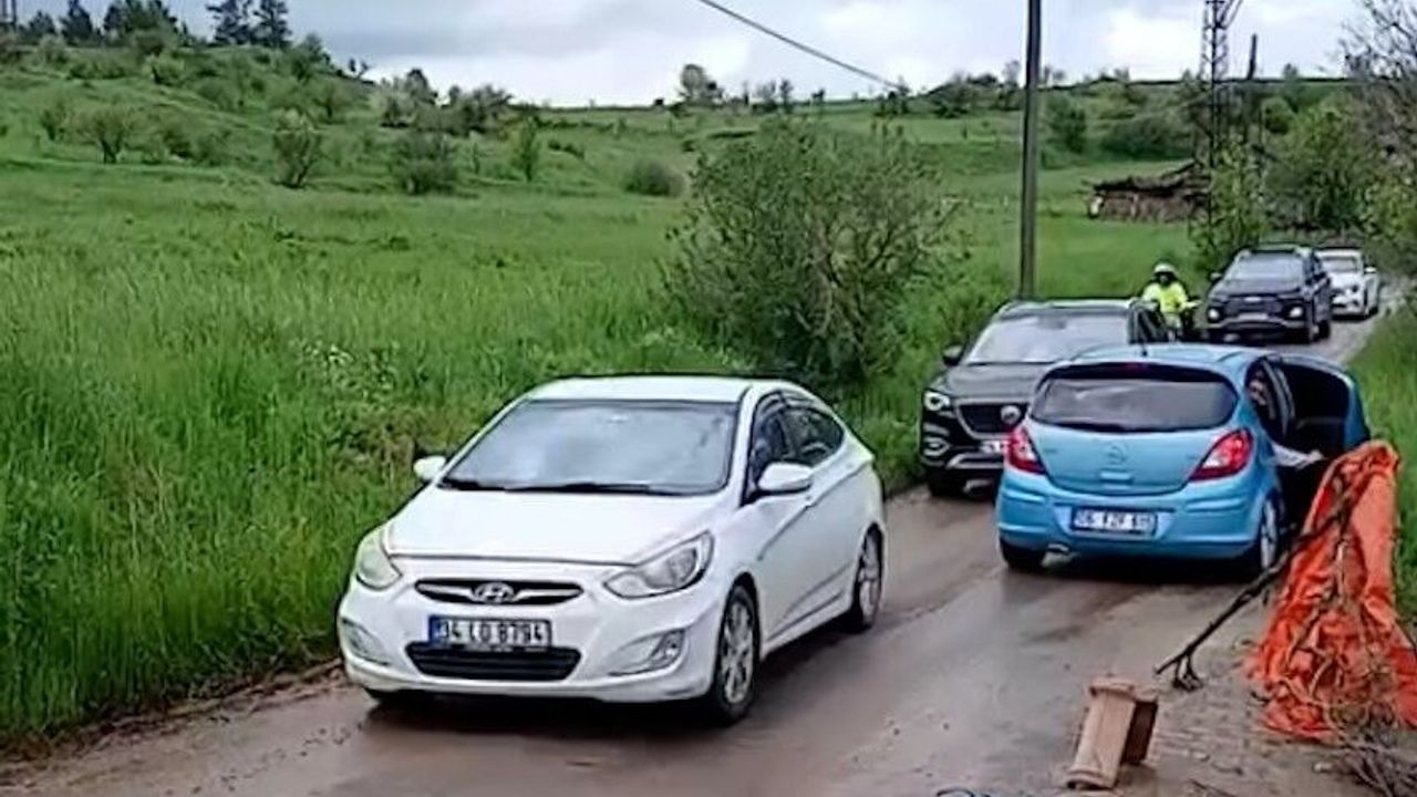 Bolu'da tatilciler köy yollarında yoğunluğa sebep oldu