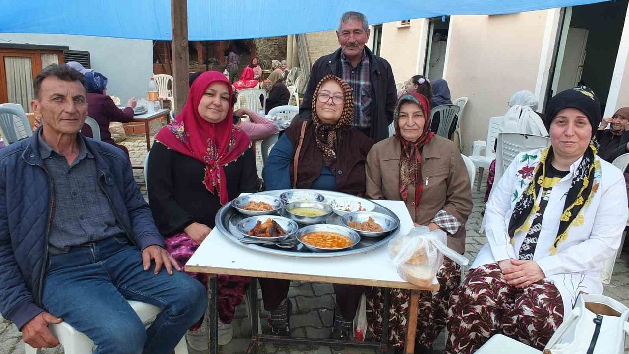 Burhaniye'de düğün yemeği kültürü devam ediyor