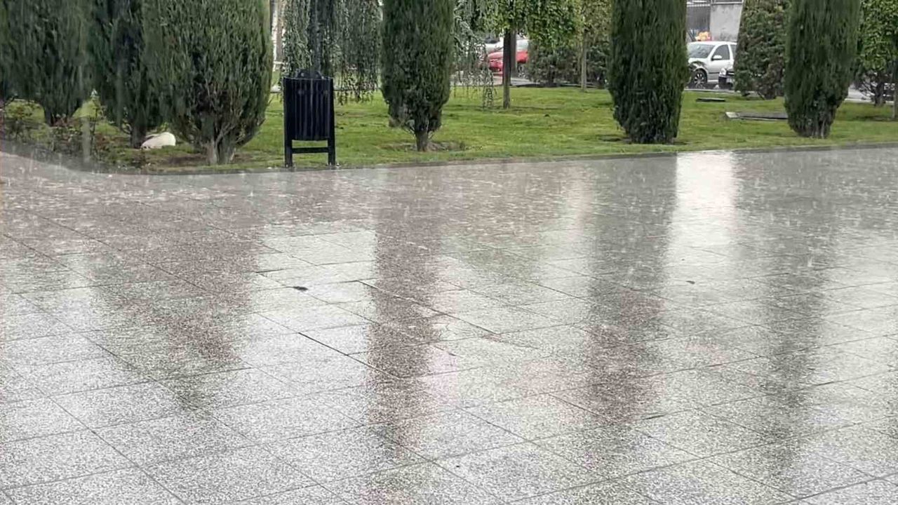 Çorum'da sağanak yağış etkisini gösterdi