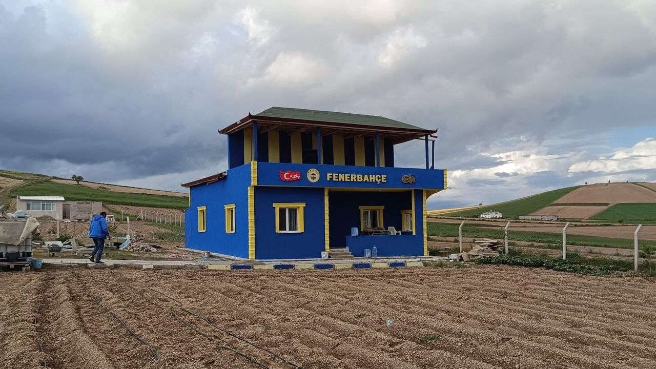 Fenerbahçe taraftarı, hayalini kurduğu evi yaptı