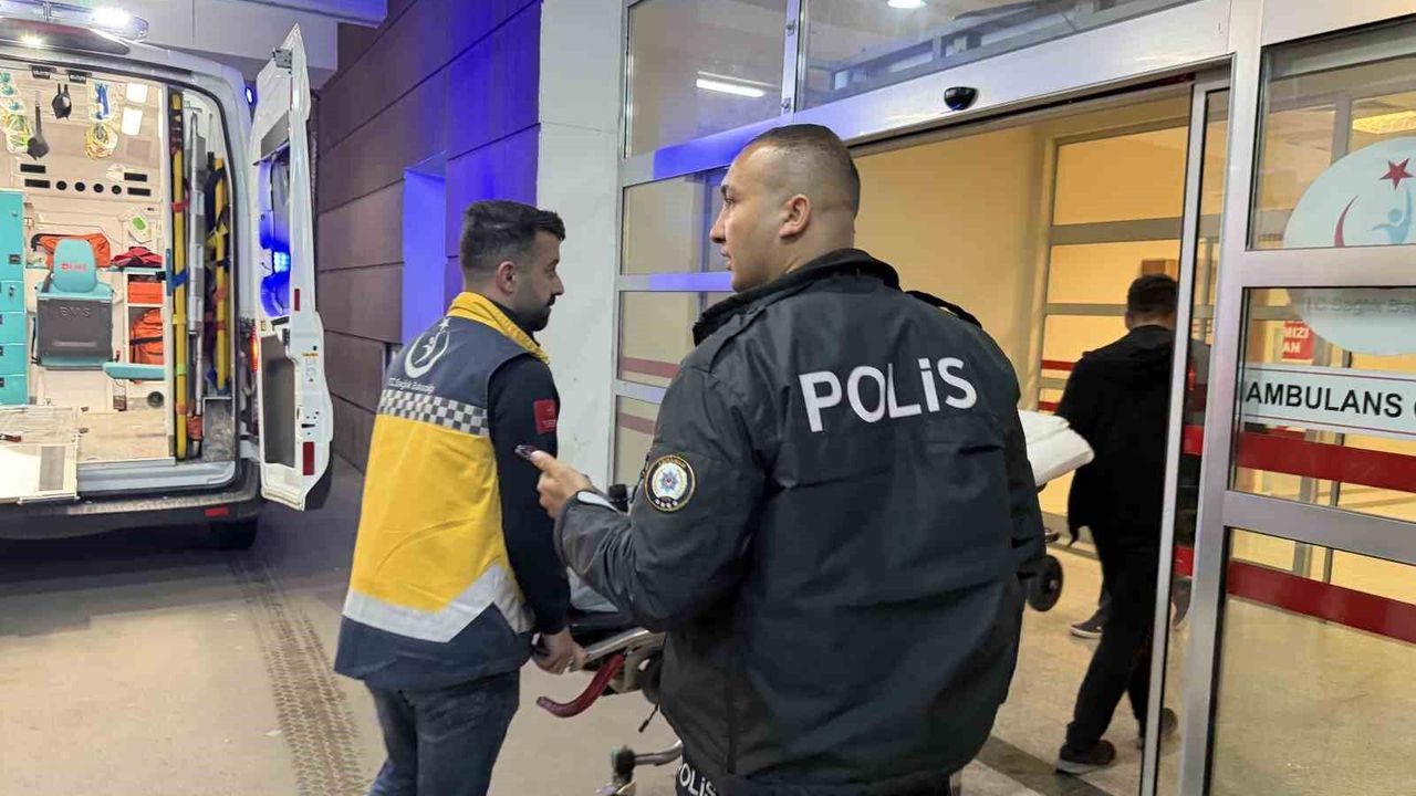 Hükümlü şahıs, hastanede kafasında bardak kırarak kendini yaraladı