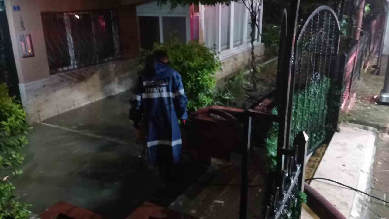 Kocaeli'de sağanak etkili oldu: ev ve iş yerlerini su bastı