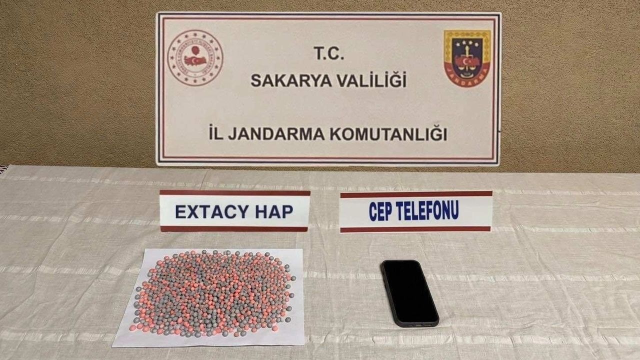 Sakarya'da 3 ilçede uyuşturucu operasyonu: Evlerini uyuşturucu imalathanesine çevirmişler