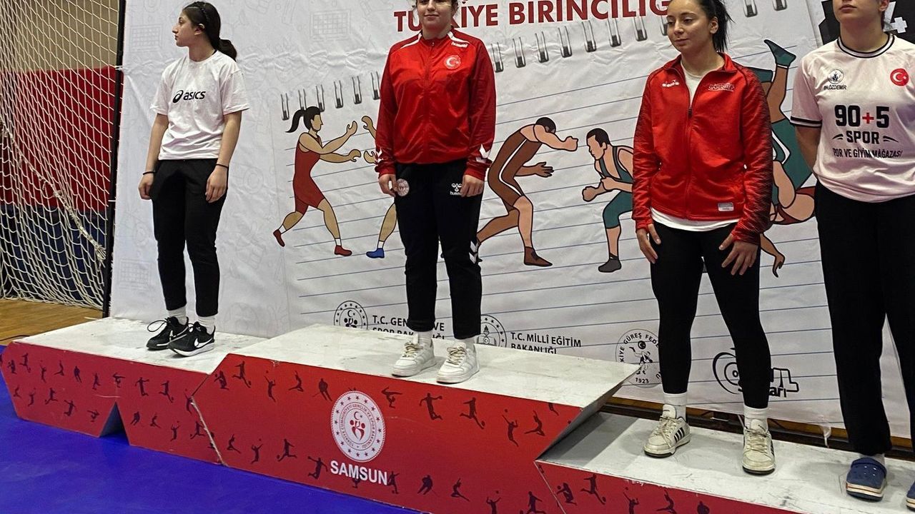 Sivas'ın 'Altın Kızı' Türkiye şampiyonu oldu