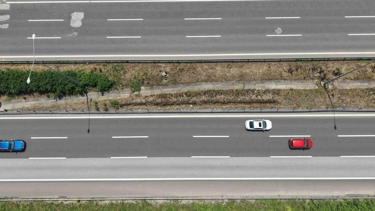TEM'in Düzce geçişinde arefe günü trafik akıcı ilerliyor