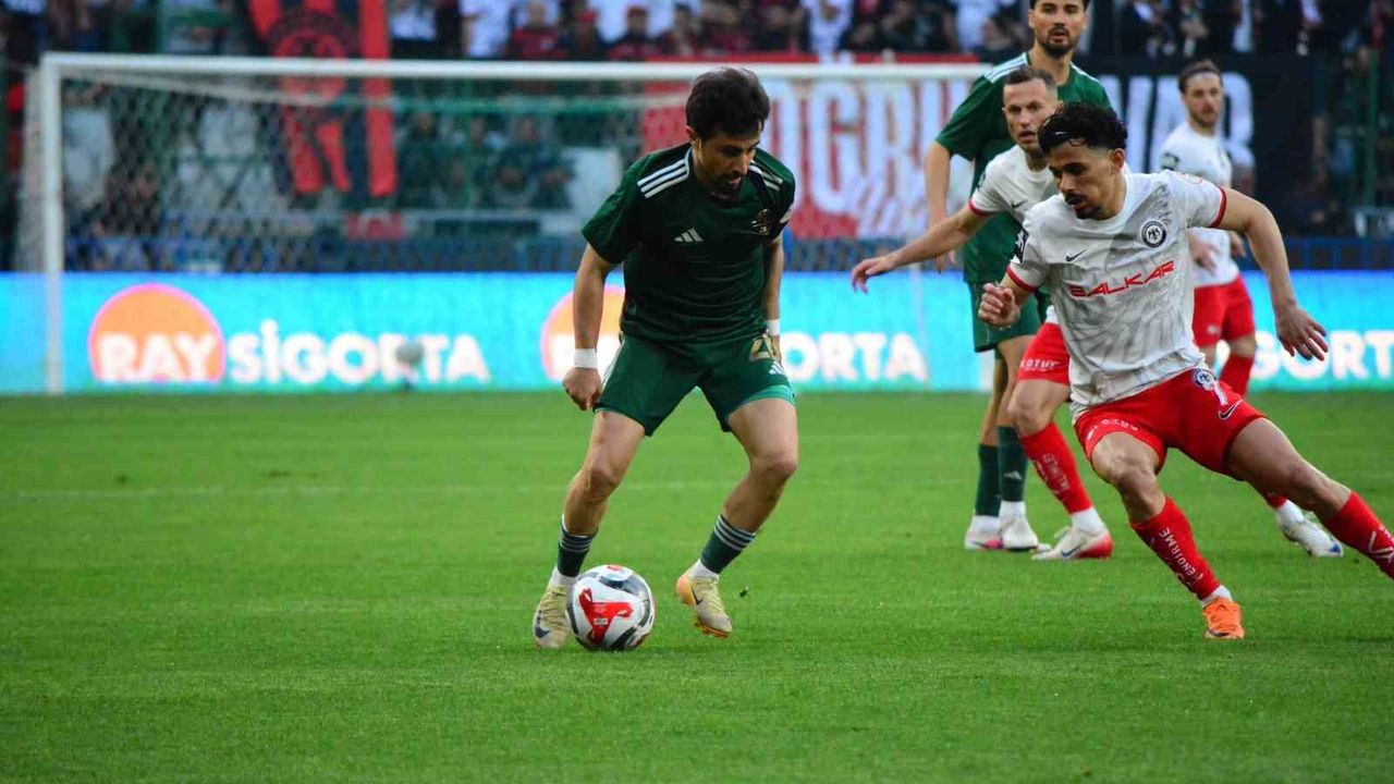 Trendyol 1. Lig Play-Off Final: Esenler Erokspor: 0 - Çorum FK: 1 (İlk yarı)