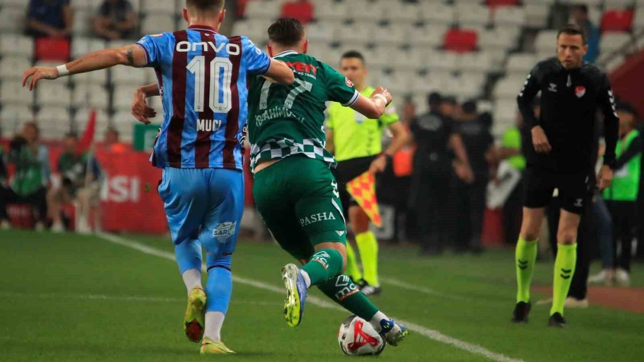 Ziraat Türkiye Kupası: Trabzonspor: 1 - Konyaspor 0 (İlk yarı)