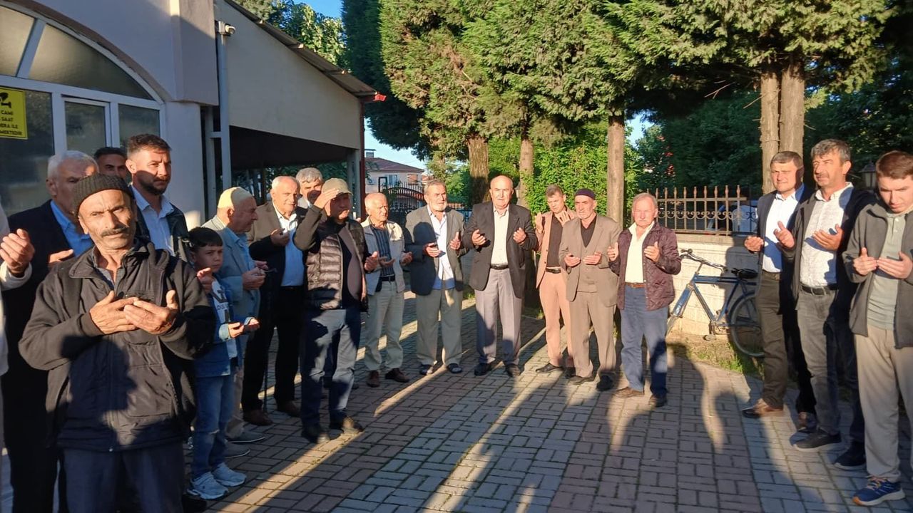 Budaklar'da Bayramın Bereketi Asırlık Gelenekle Yaşandı