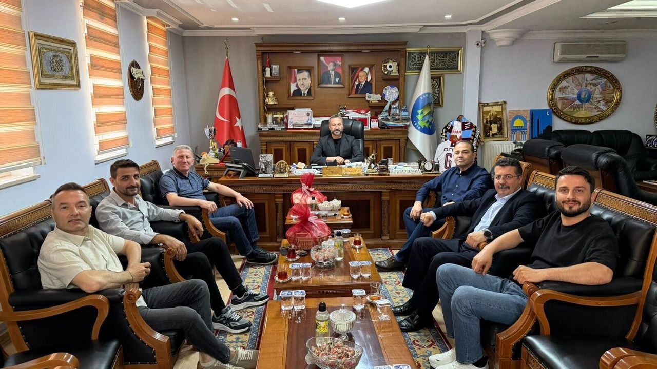 Hendek Karadenizliler Derneği Eskipazar Blediyesi'ni ziyaret etti