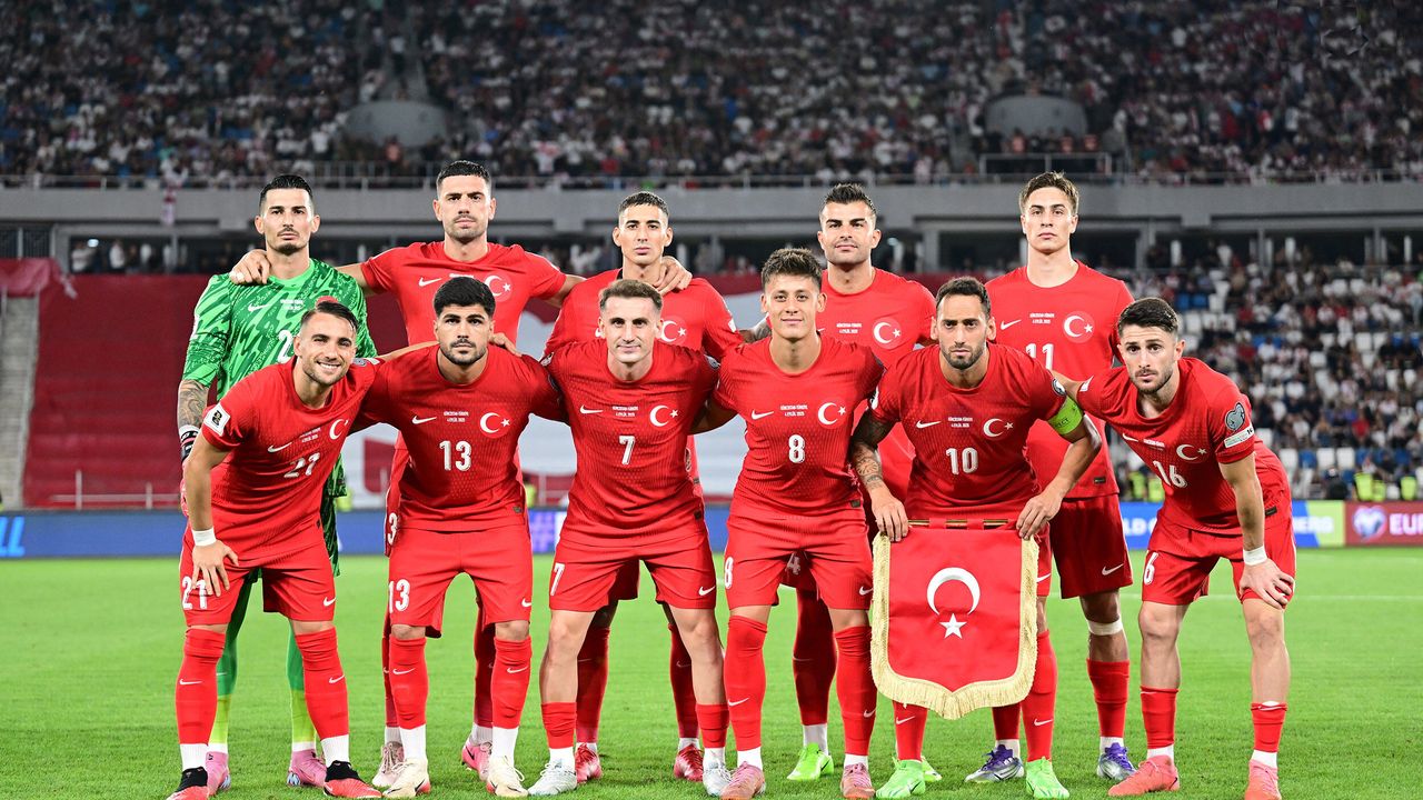 Dev ekran kuruldu: Sakarya Ay Yıldız için bu meydanda tek yü