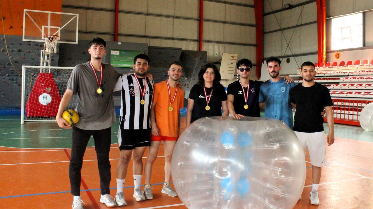 Balon futbolu turnuvasında ödüller sahiplerini bul