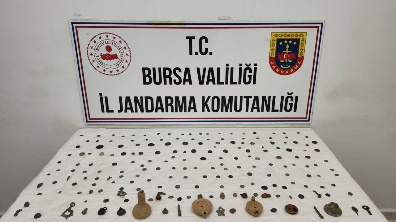 Bursa'da tarihi eser operasyonunda 202 sikke ve obje ele geç