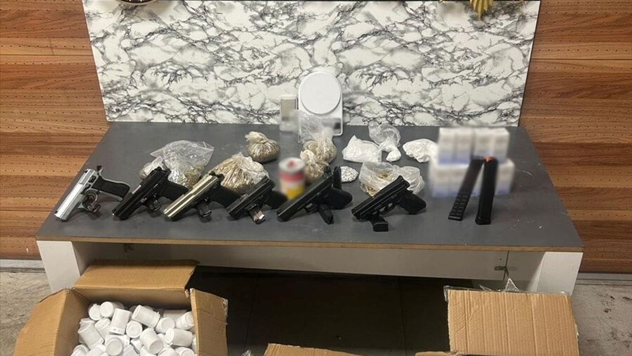 İstanbul'daki uyuşturucu operasyonunda 60 bin sentetik ecza 