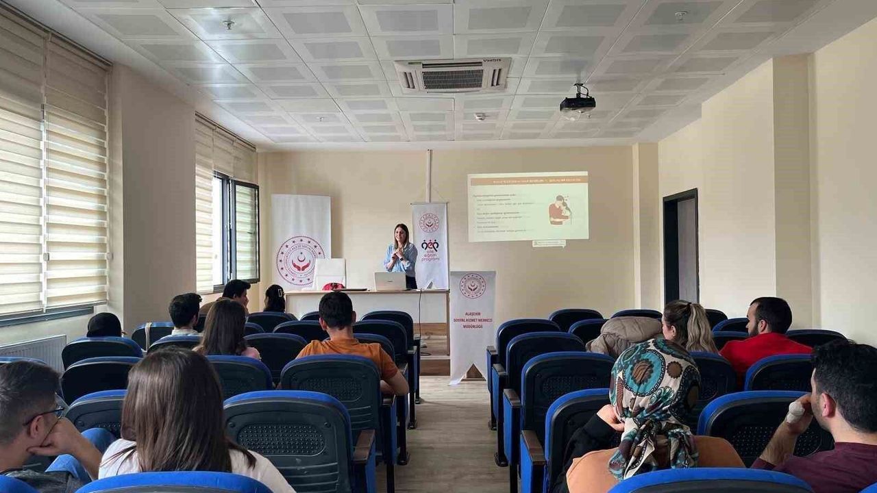 Alaşehir'de evlilik öncesi eğitimlerle genç çiftlere destek