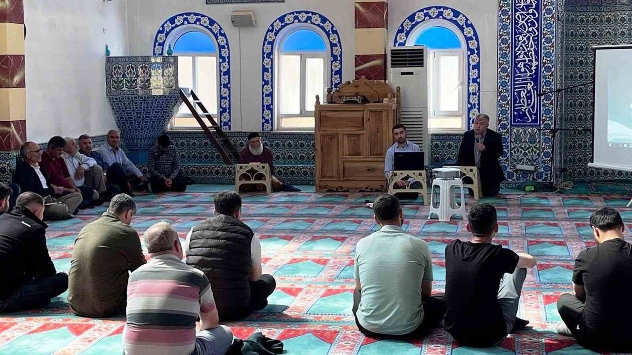 Altıntaş'ta Kur'an kurslarında görev alacak personele hizmet