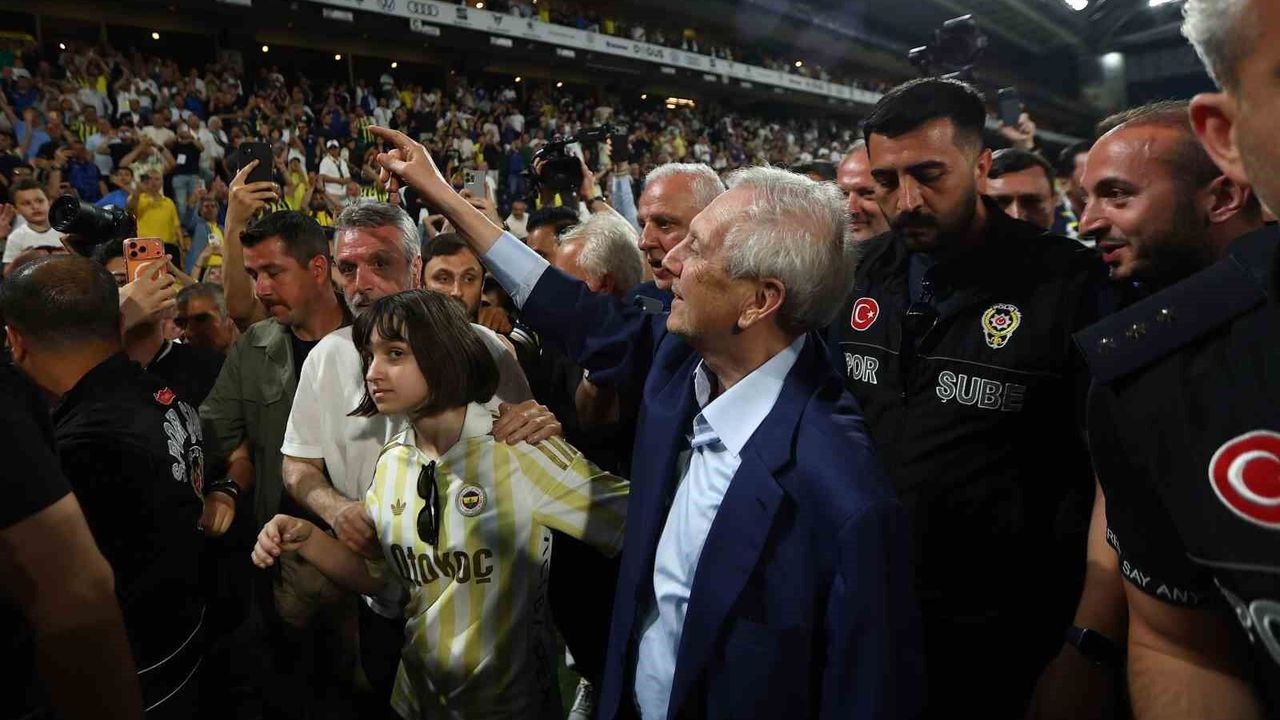 Aziz Yıldırım, 8 yıl sonra yeniden Fenerbahçe Başkanı seçild