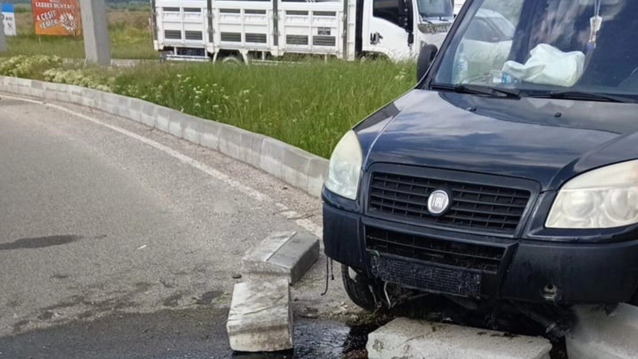 Bolu'da refüje çıkan hafif ticari aracın sürücüsü yaralandı