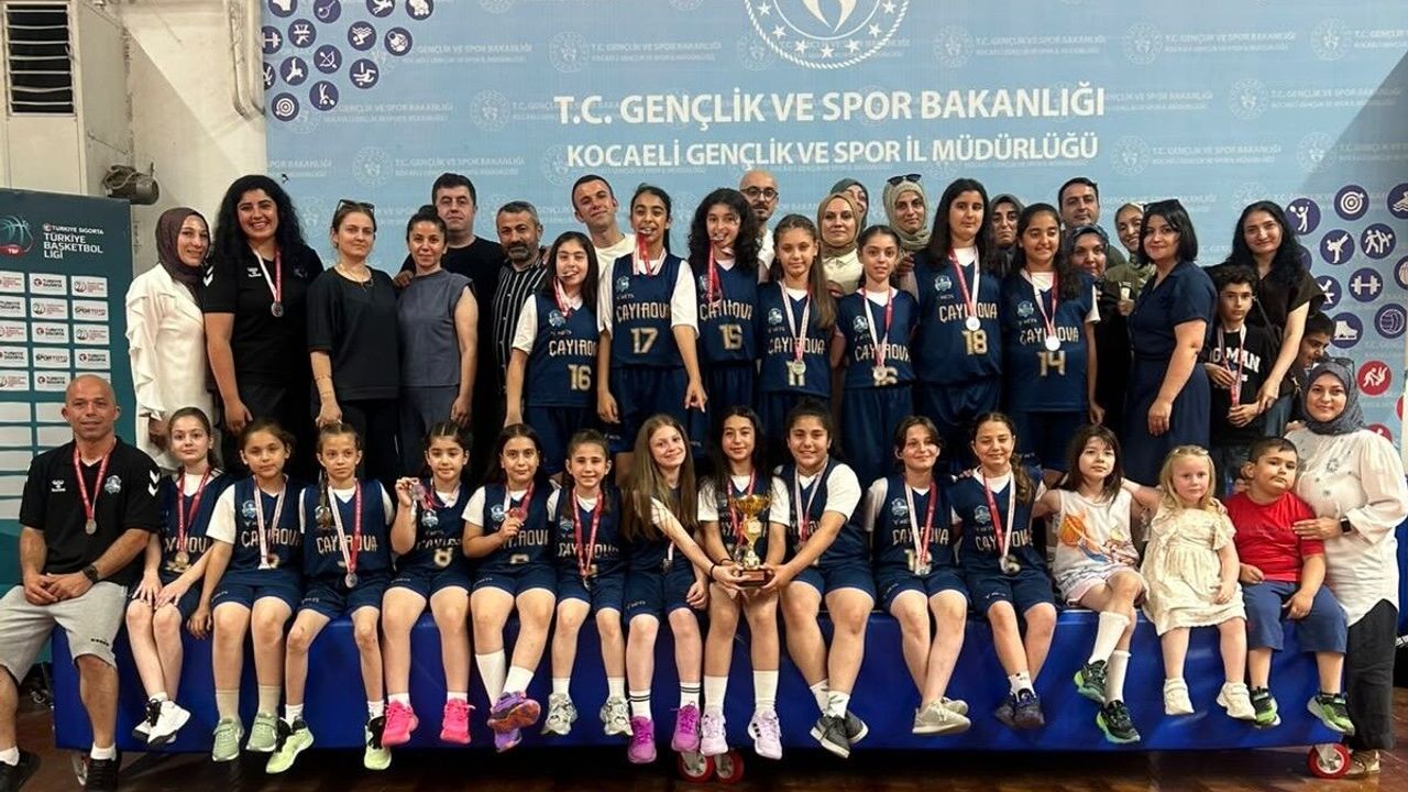 Çayırova'nın genç sporcularından atletizm ve basketbolda baş