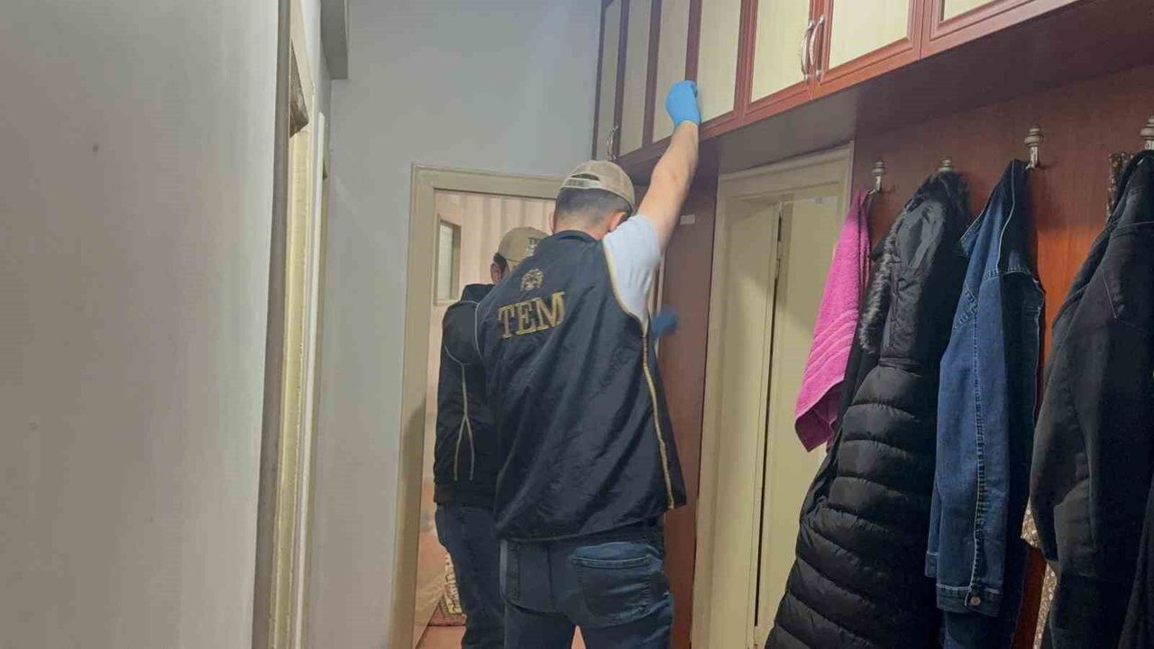 DEAŞ operasyonunda 3 şüpheli yakalandı, 1 kişi tutuklandı