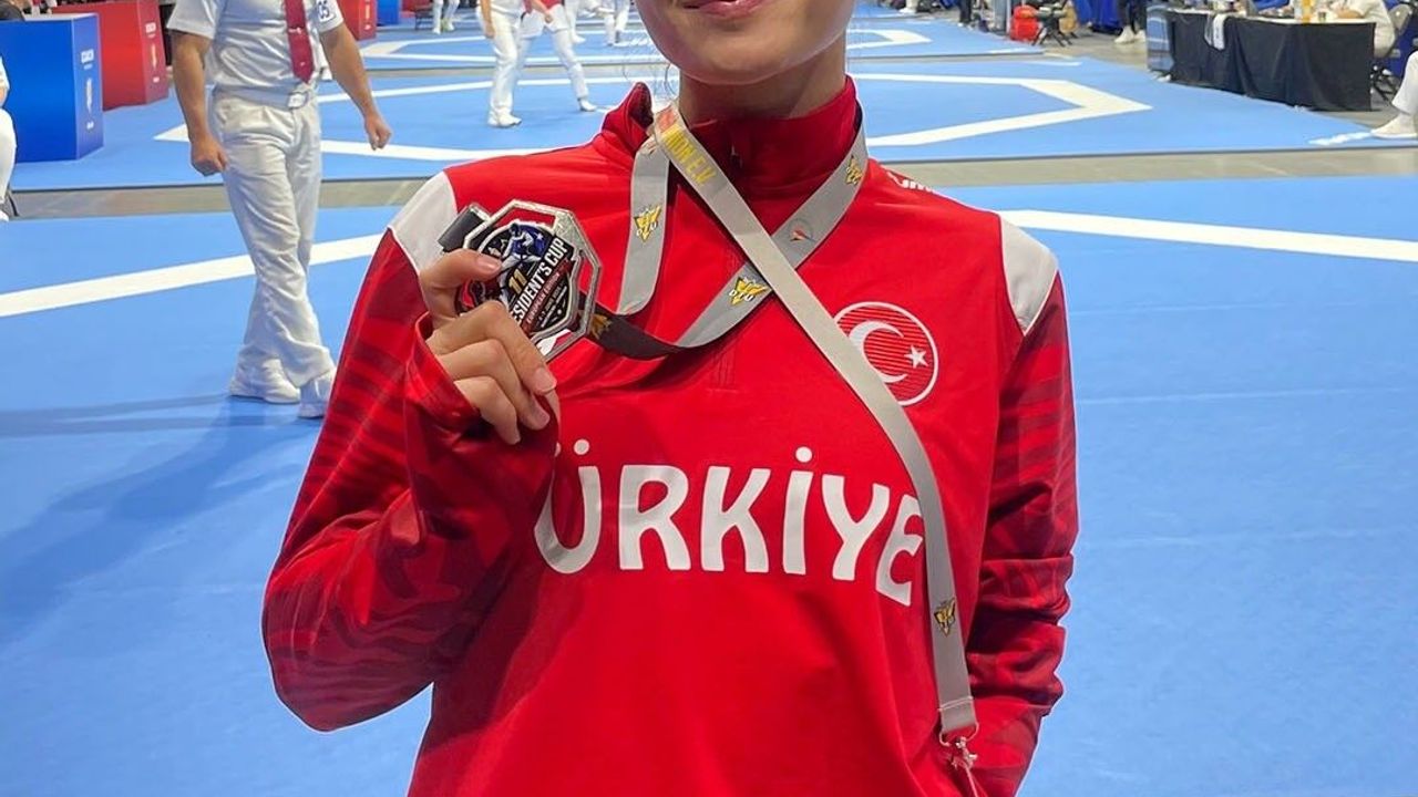 Denizlili sporcu Almanya'dan gümüş madalya ile döndü
