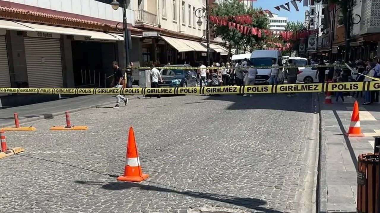 Diyarbakır'da Yapı Kredi Bankası Şubesi'ne silahlı saldırı