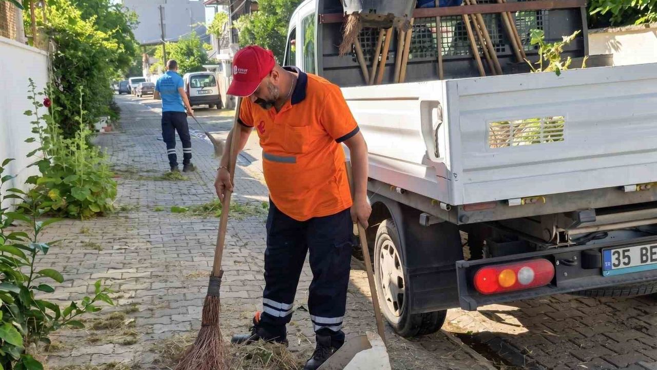 Efeler Belediyesi'nden sokaklarda temizlik çalışması