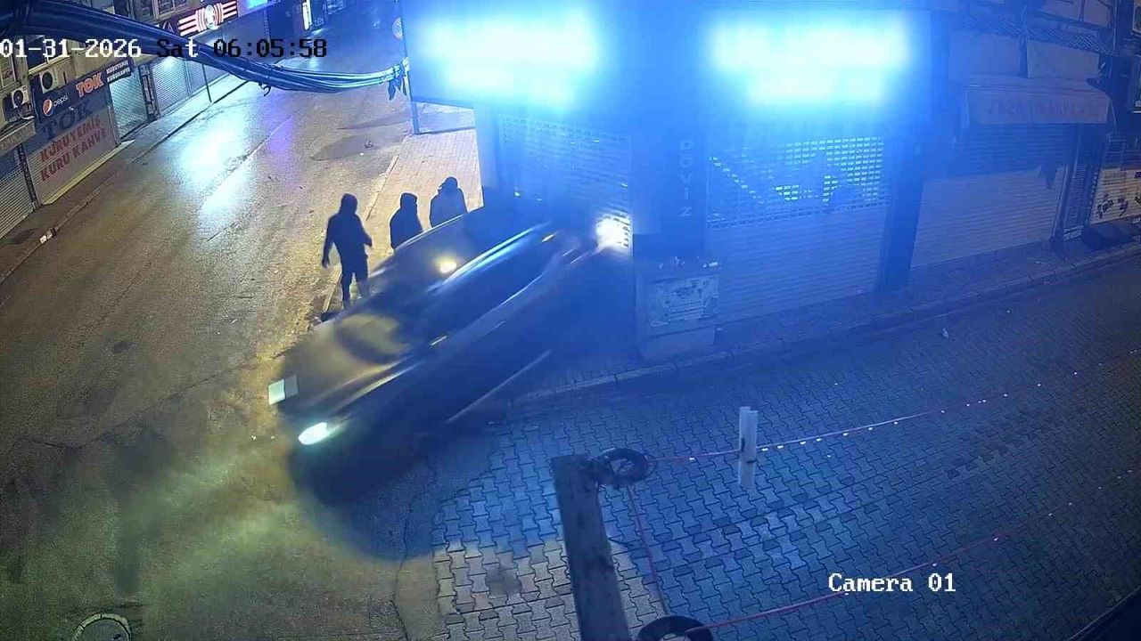 Film gibi soygun kameraya yansıdı: Kepengi araçla yıkıp 16 b