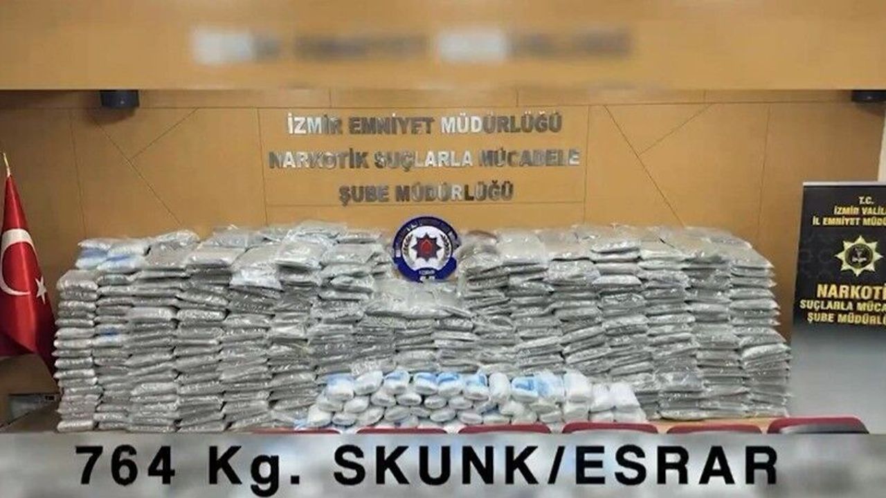 İzmir'de düzenlenen operasyonda 764 kilogram uyuşt