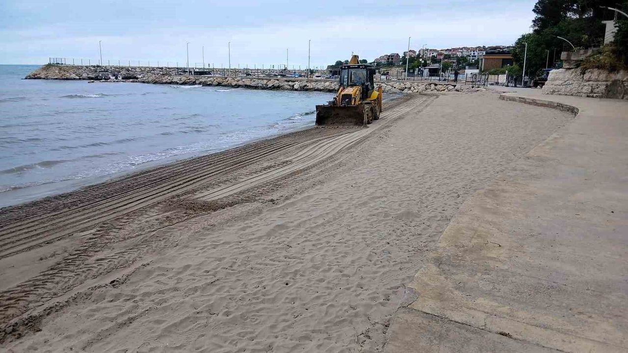 Kocaeli'nin turizm vitrini Kandıra'da 39 ton atık toplandı