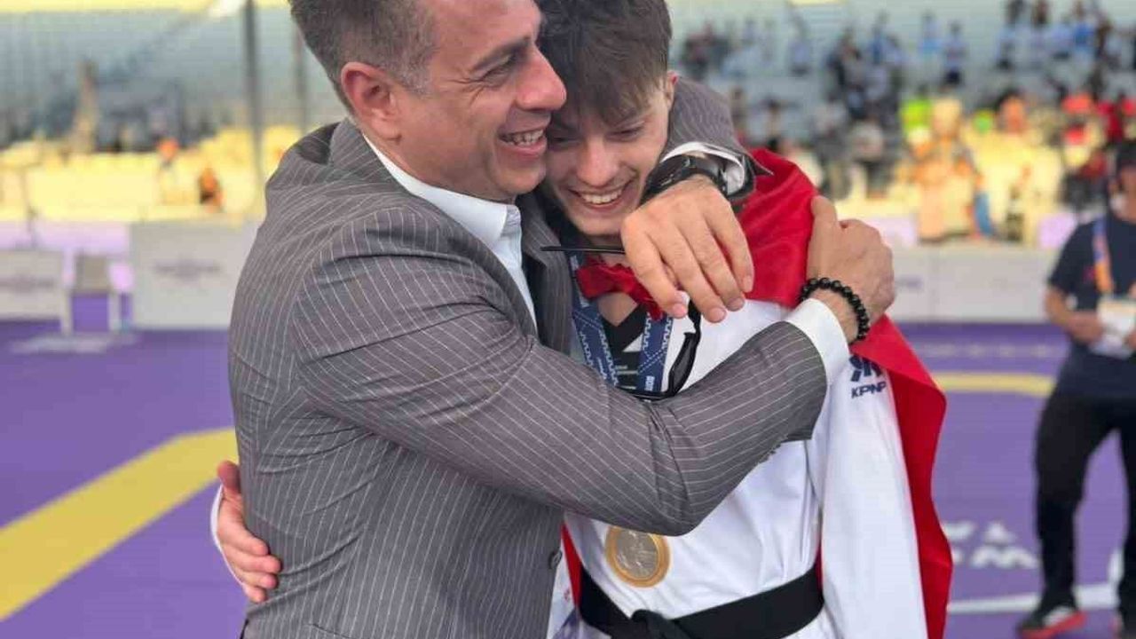 Milli taekwondocu Berkay Erer, Roma'da altın madalya kazandı