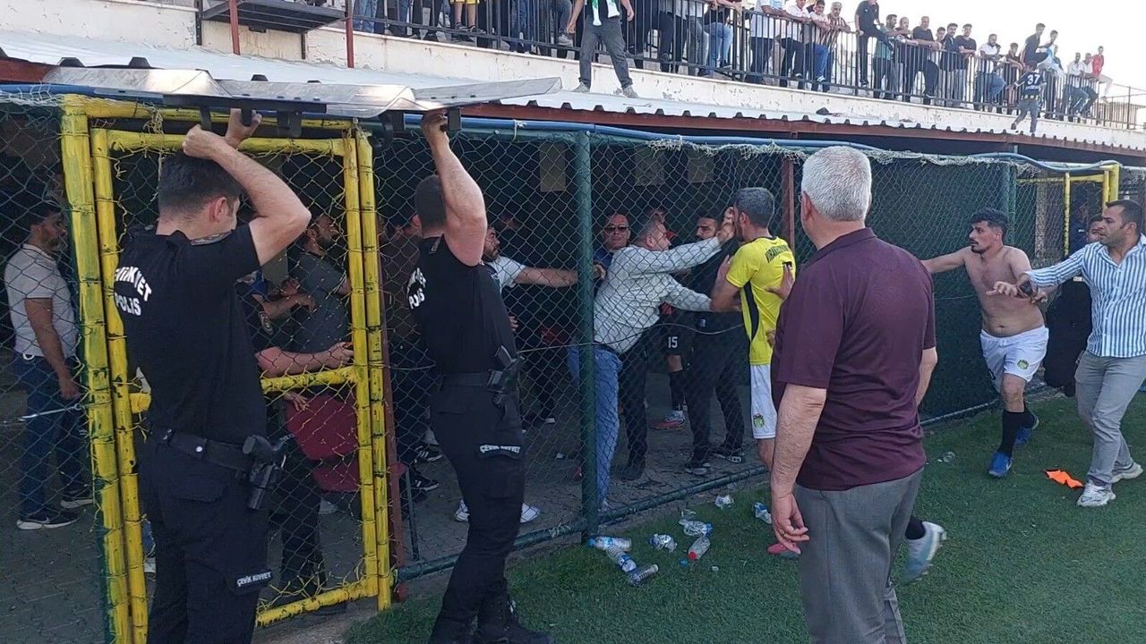 Şampiyonluk maçı sonrası kavga: 5 kırmızı kart çıktı