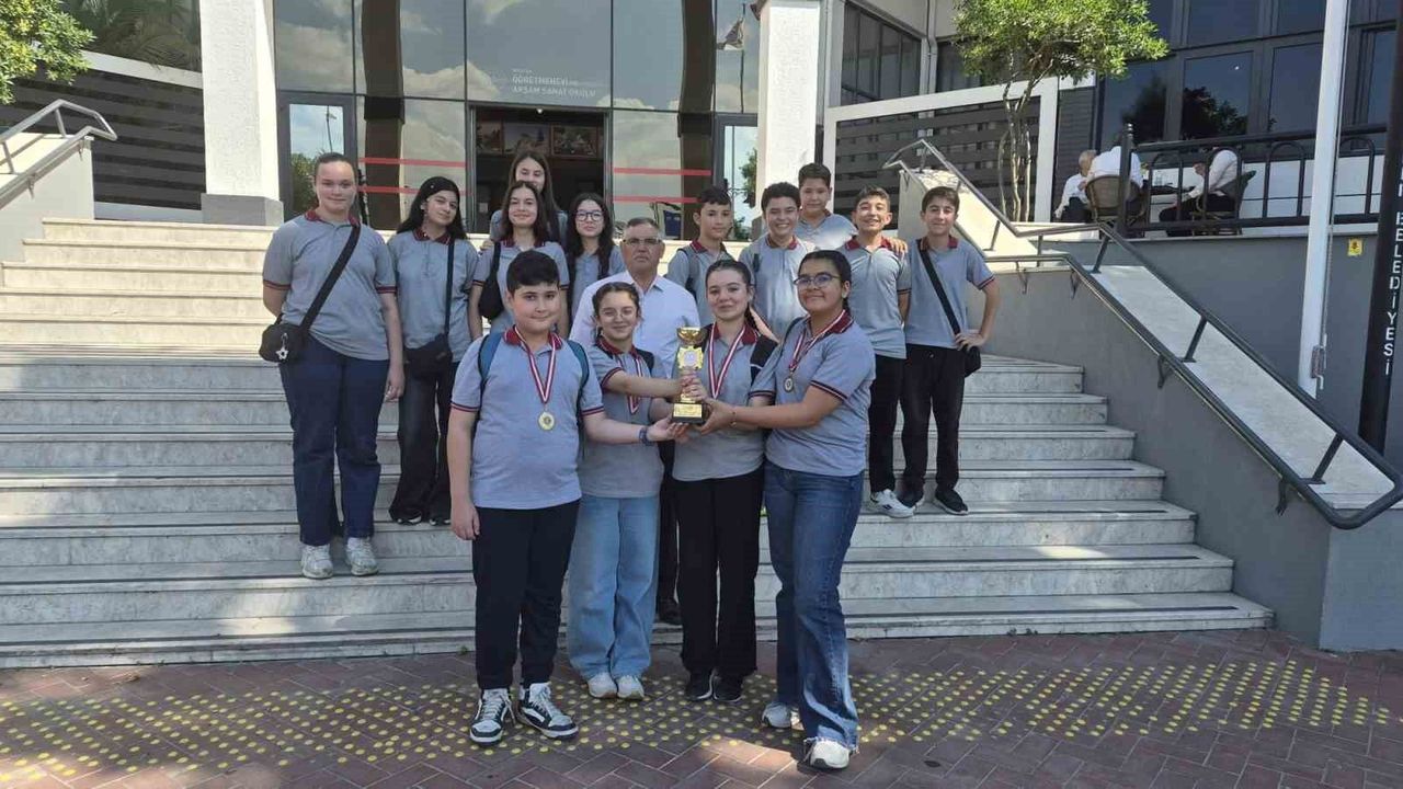 Sarıgöl Şehit Esin Akay Ortaokulu Manisa üçüncüsü 