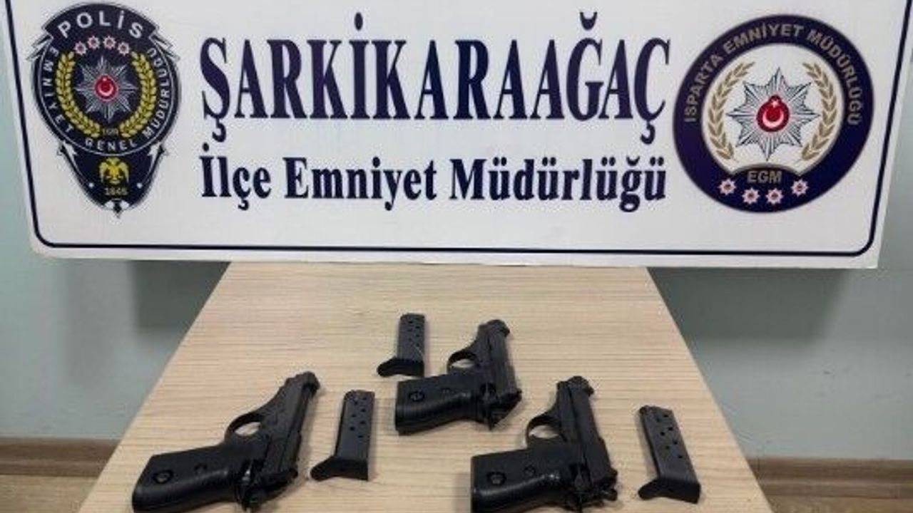 Şarkikaraağaç'ta ruhsatsız silah operasyonu: 2 şüpheli hakkı