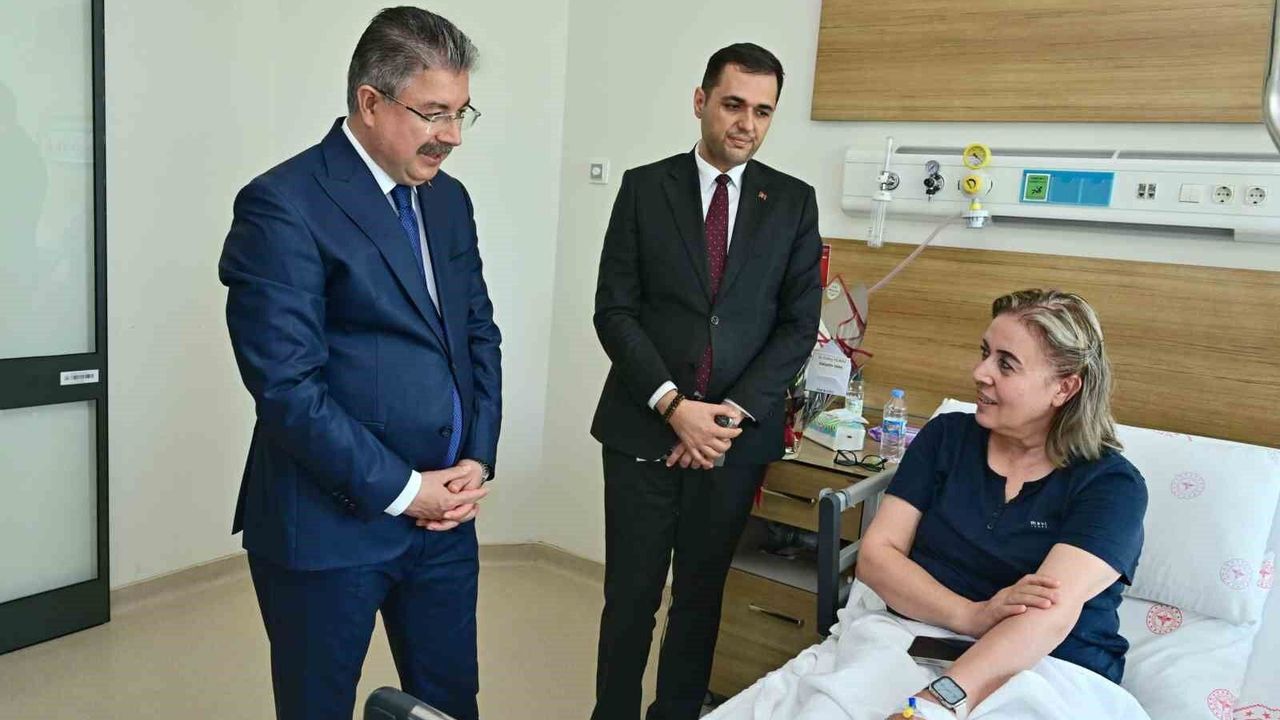 Vali Yılmaz'dan şehitin kardeşine 'geçmiş olsun' ziyareti